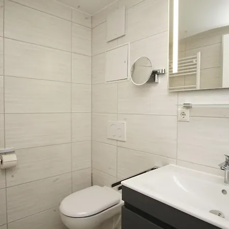 Rex Rugia 12-2 Mit Sauna- Und Schwimmbadnutzung Im Ahoi Erlebnisbad Sellin Apartment Lobbe